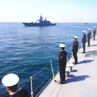 نمایش قدرت تکاوران ارتش، سپاه و نیروی دریایی روسیه؛ رزمایش با بدرقه ناو بالگردبر «استویسکی» پایان یافت