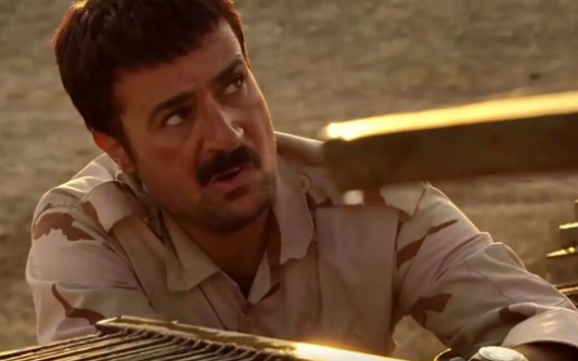 سفر در زمان؛ «ارسطو» سریال پایتخت در حال بیلیارد بازی کردن؛ سال 98