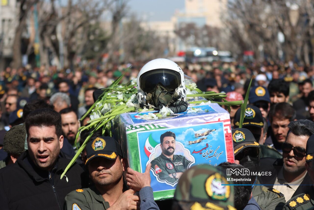 عکس/ تشییع پیکر شهید سرتیپ دوم خلبان «مهدی فیروزمند» در تبریز