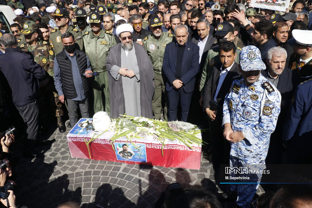 عکس/ تشییع پیکر شهید سرتیپ دوم خلبان «مهدی فیروزمند» در تبریز