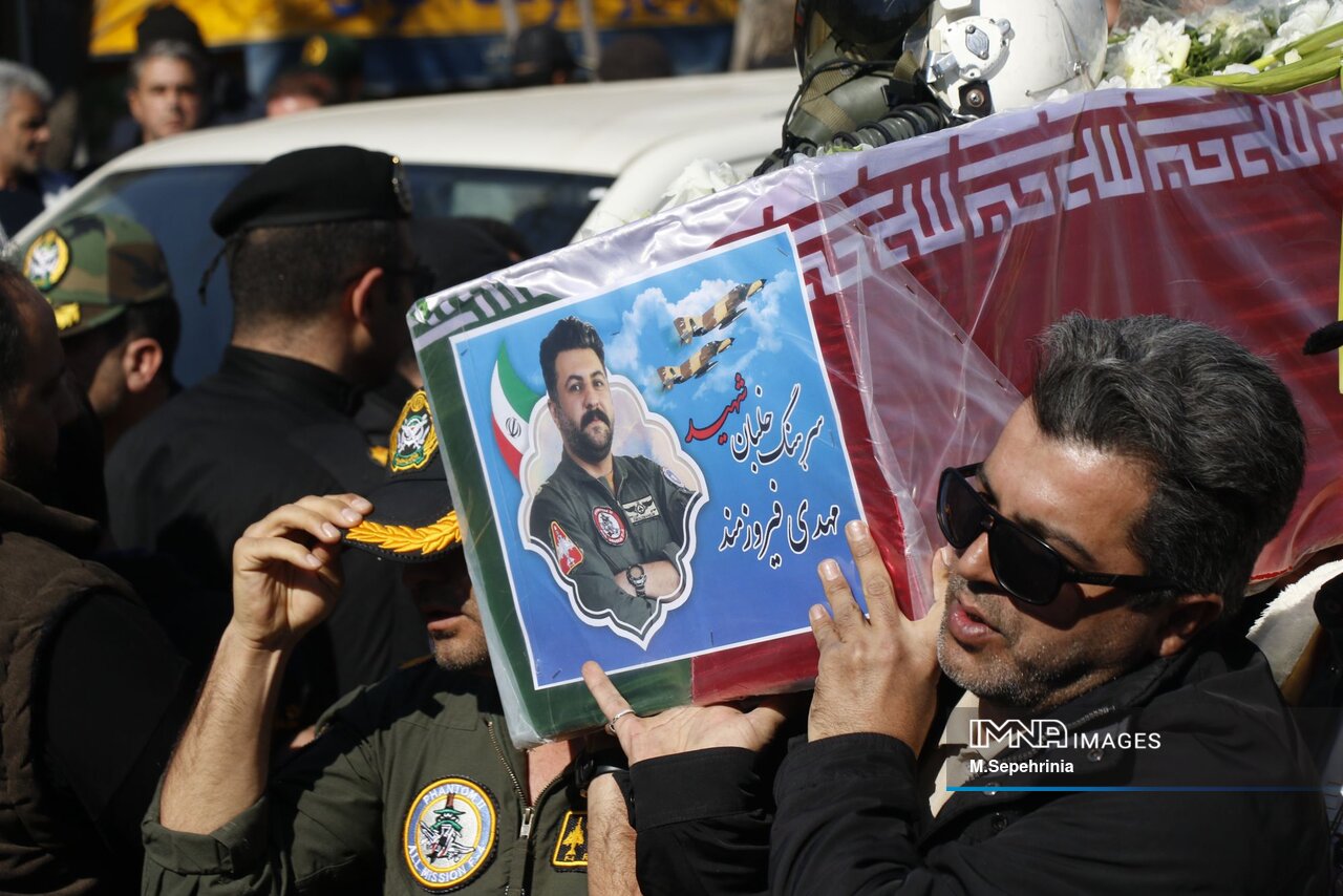 عکس/ تشییع پیکر شهید سرتیپ دوم خلبان «مهدی فیروزمند» در تبریز