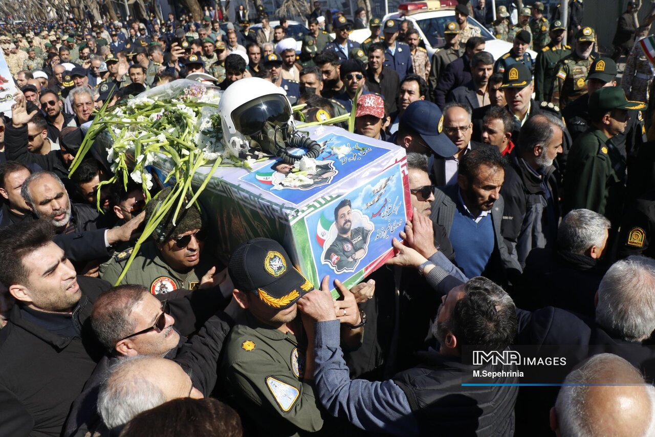 عکس/ تشییع پیکر شهید سرتیپ دوم خلبان «مهدی فیروزمند» در تبریز