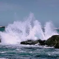 سواحل خلیجفارس بوشهر مواج و متلاطم میشود