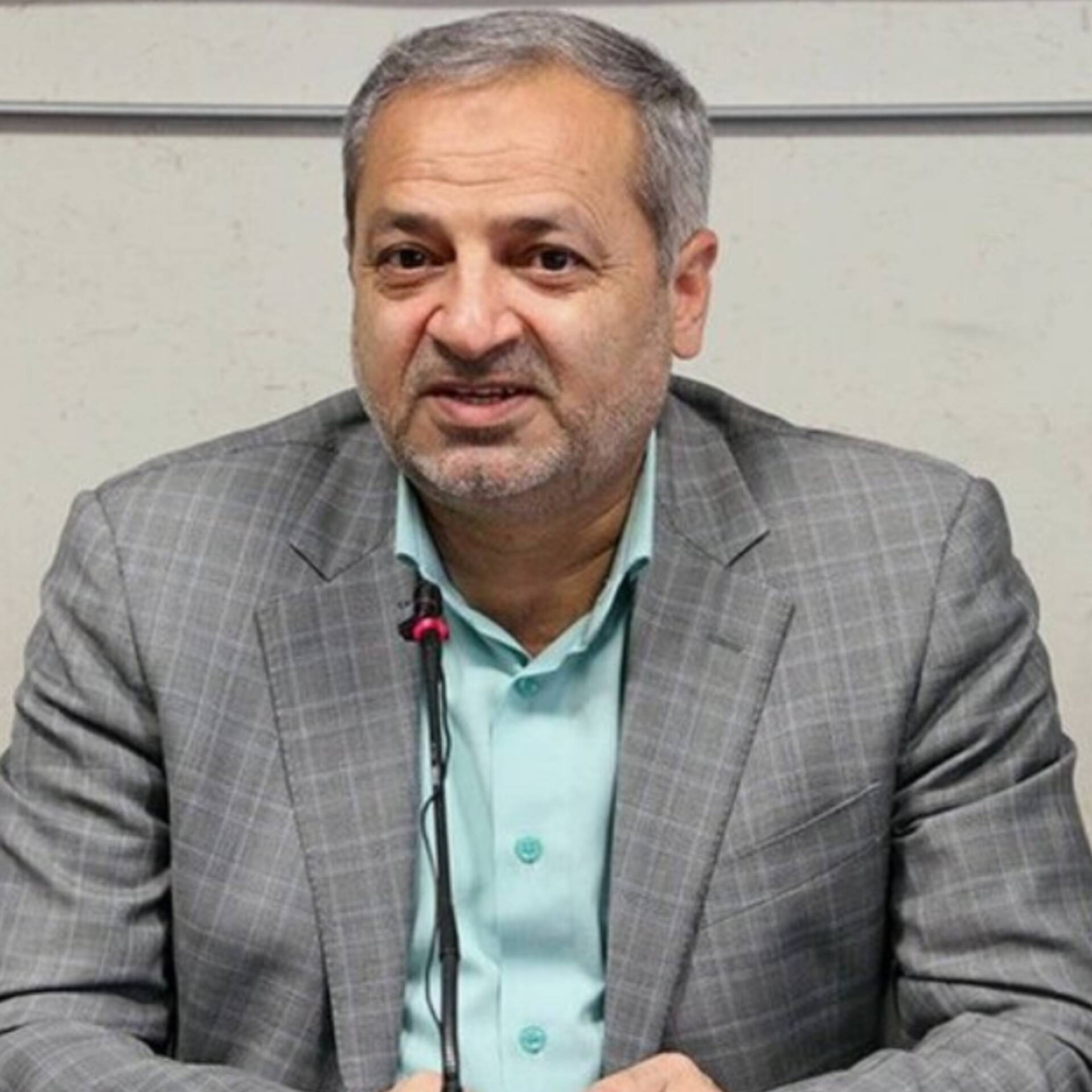 وزیر ناآگاه؛ انتقاد «سازندگی» از وزیری که «بلندگوی تندروها شده است»