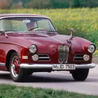 هفتادسالگی بیامو ۵۰۳، رقیب ناکام مرسدس 300SL گالوینگ