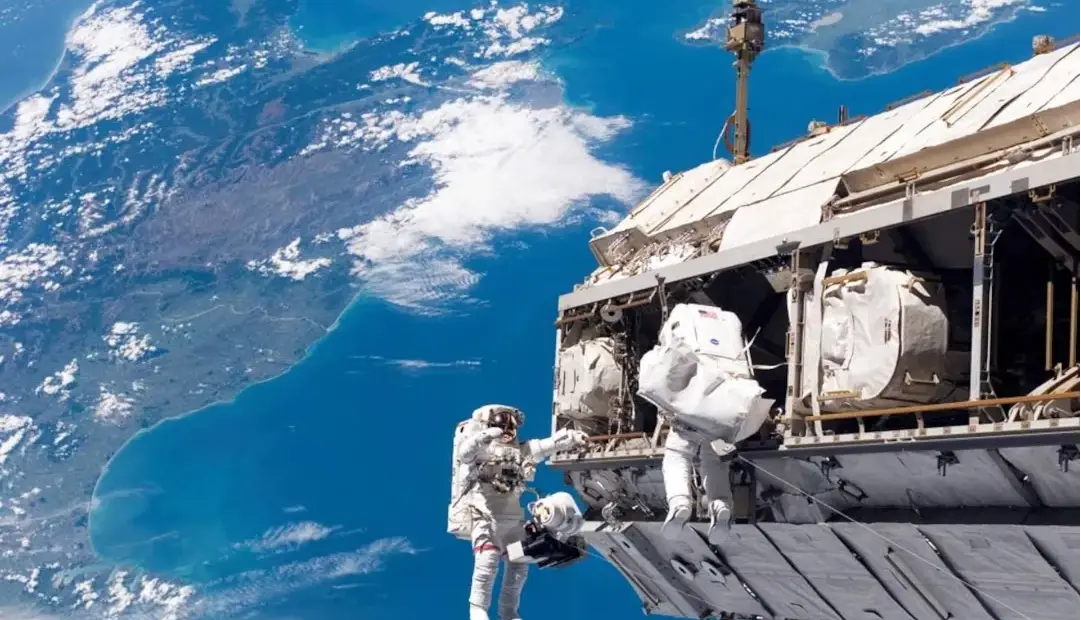 دانشمندان در ایستگاه فضایی فلزات شهابسنگها را با کمک میکروبها استخراج کردند