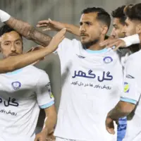 گلگهر دنبال فرار از یک طلسم مقابل تراکتور