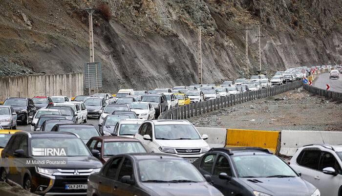 ترافیک نیمهسنگین در ۵ مسیر پرتردد کشور؛ لغزندگی جادههای کوهستانی بر اثر برف و کولاک