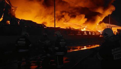 پایان عملیات اطفای حریق در شهرک صنعتی آبادان