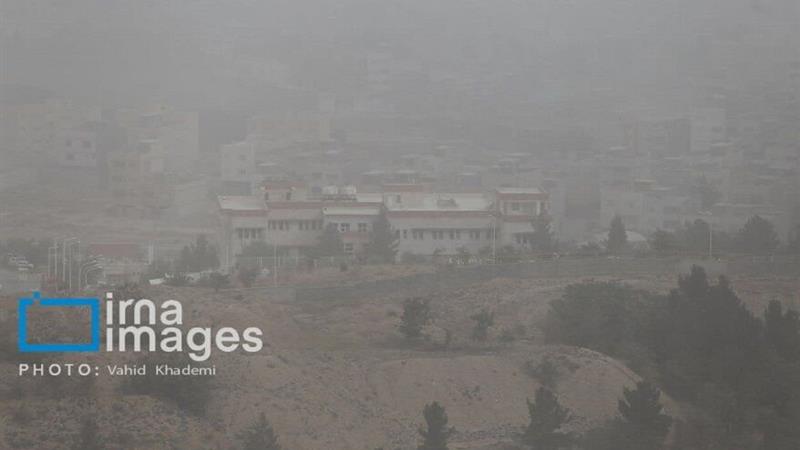 هوای ایلام با ورود توده ریزگرد در شرایط ناسالم قرار گرفت