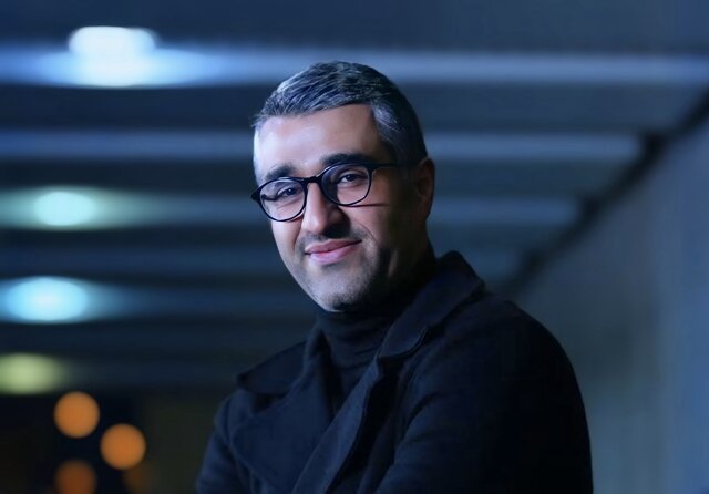 پژمان جمشیدی در میان نیروهای هلال احمر