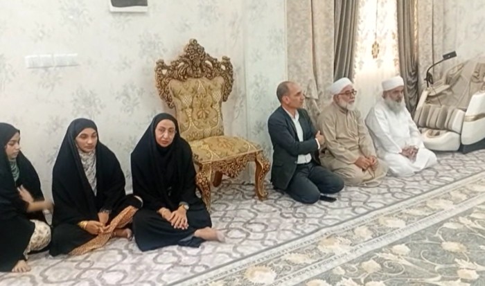 دیدار علمای اهل سنت هرمزگان و بوشهر با خانواده شهدای دانشآموز میناب