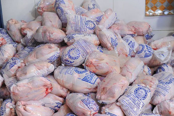 کشف و ضبط ۹۰۰ تُن مرغ منجمد احتکارشده در شیراز