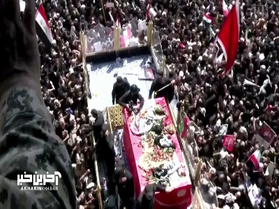 نمایی متفاوت از خودروی حامل پیکر مطهر قائد شهید امت در مسیر تشییع نجف