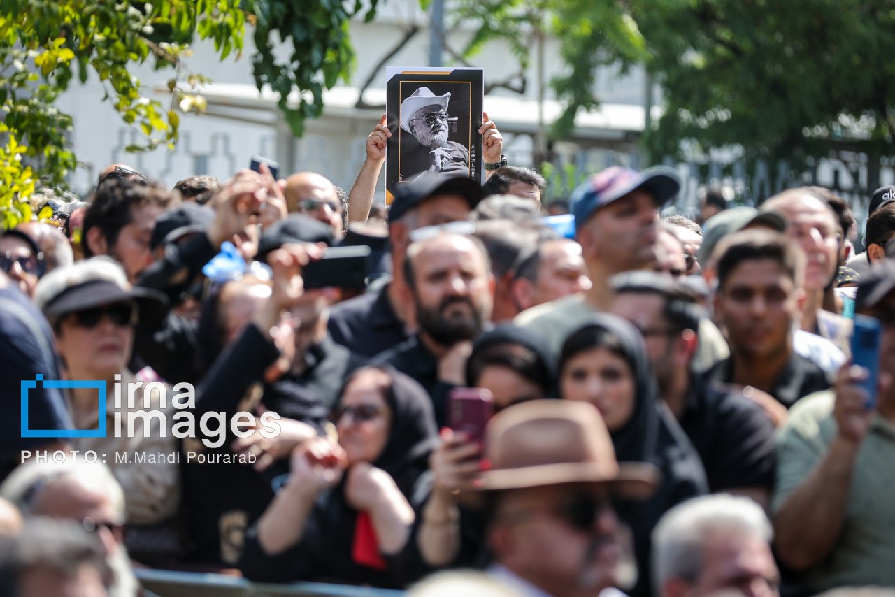 خداحافظی با مرد هزار چهره سینمای ایران؛ مراسم تشییع و خاکسپاری اکبر عبدی برگزار شد