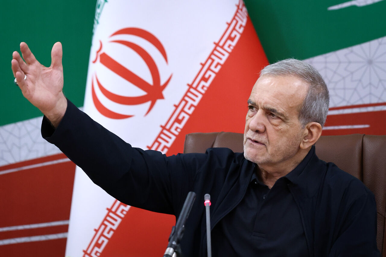 پزشکیان: دشمن آدمهایی را ترور میکند که گرهگشا هستند