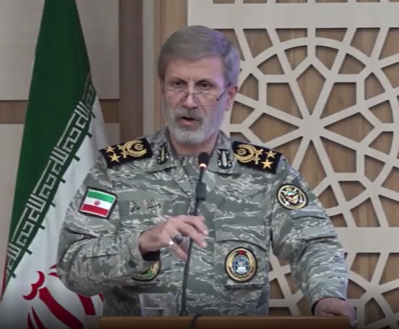 فرمانده کل ارتش خطاب به ترامپ: غلط میکنی میگویی تنگه هرمز برای آمریکاست