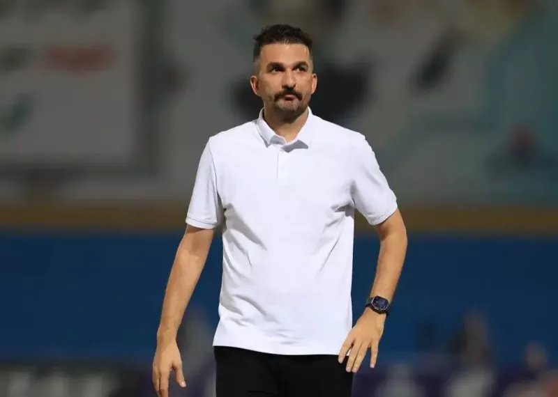 عصبانیت محمد نوری، سرمربی نفت آبادان از شاگردانش بعد از شکست مقابل فولاد خوزستان