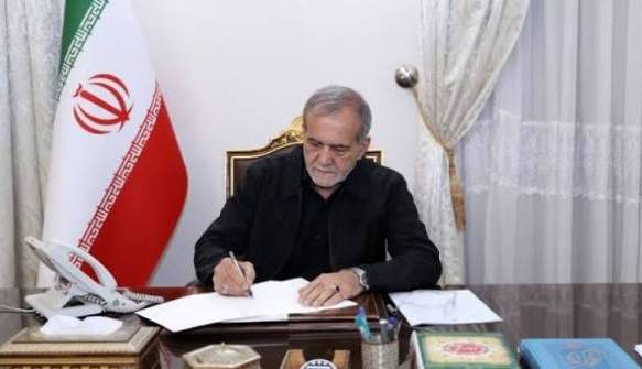 سرمقاله دنیای اقتصاد/ کشور هنوز کار میکند