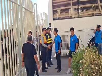 ورود کاروان شمس آذر به ورزشگاه پیش از بازی با تراکتور