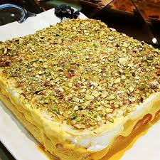 طرز تهیه کیک سه شیر زعفرانی