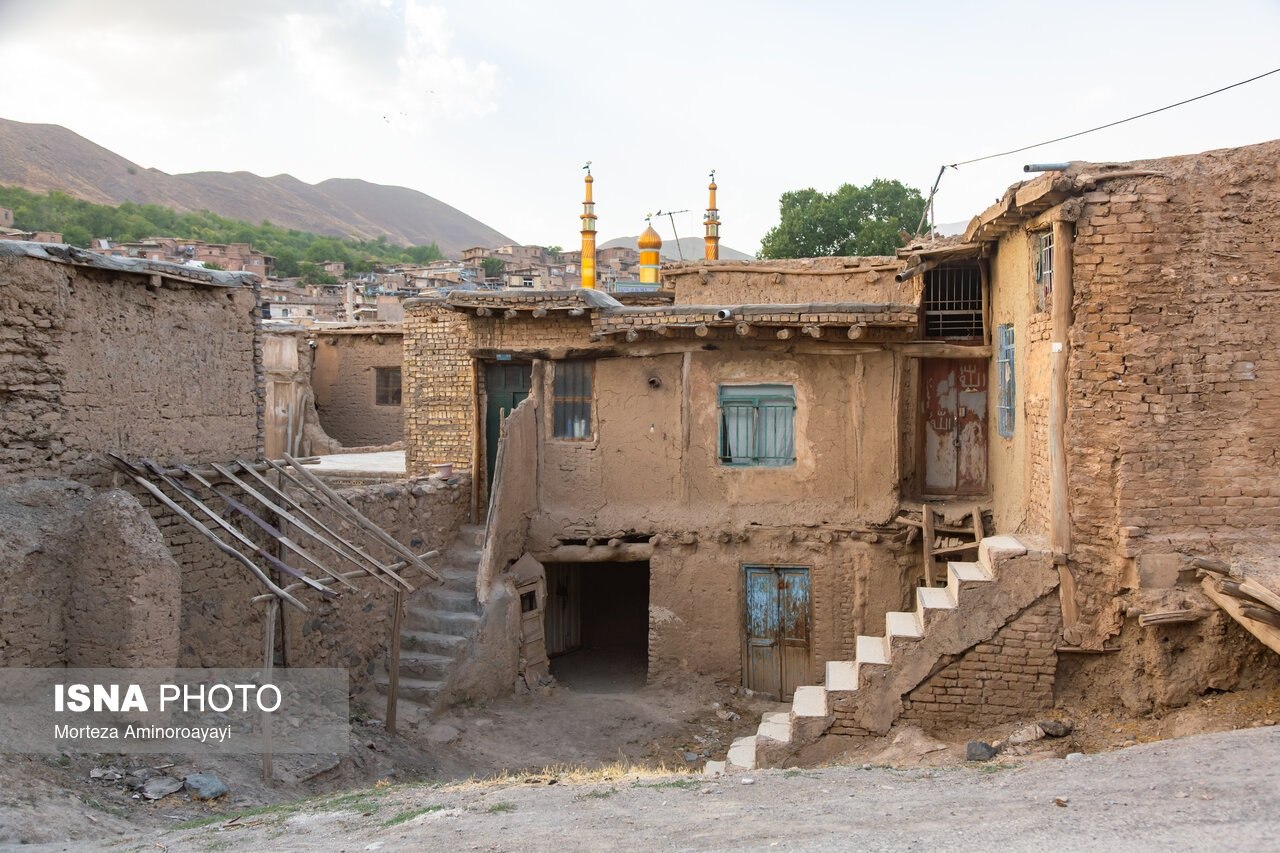 خور؛ شهر پلکانی در دامنههای بینالود