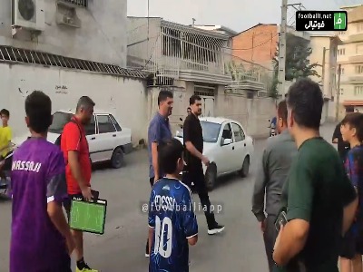 ورود مجتبی حسینی سرمربی نساجی به ورزشگاه شهید وطنی
