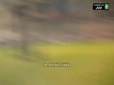 تشویق فراز کمالوند توسط هواداران نساجی