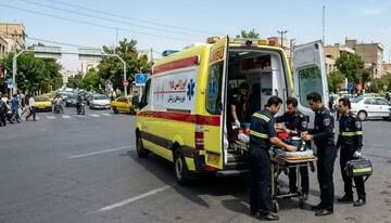 تصادف مینیبوس و پژو در جاده اراک_توره ۲۴ مصدوم بر جای گذاشت