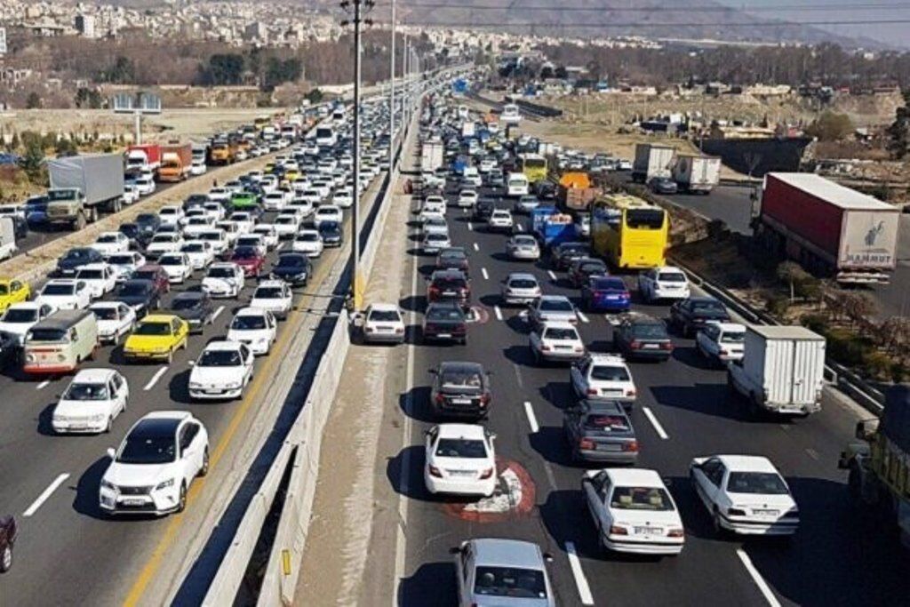 ترافیک سنگین در آزادراههای البرز؛ جاده چالوس و آزادراه تهران - شمال بازگشایی شد
