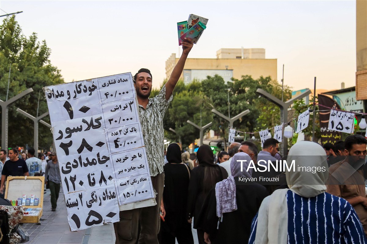عکس/ بازار فروش لوازم التحریر در آستانه سال تحصیلی جدید- سنندج