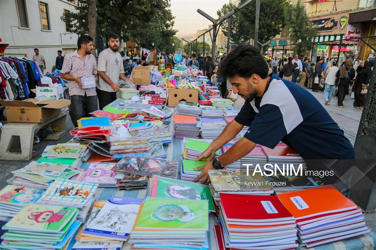عکس/ بازار فروش لوازم التحریر در آستانه سال تحصیلی جدید- سنندج
