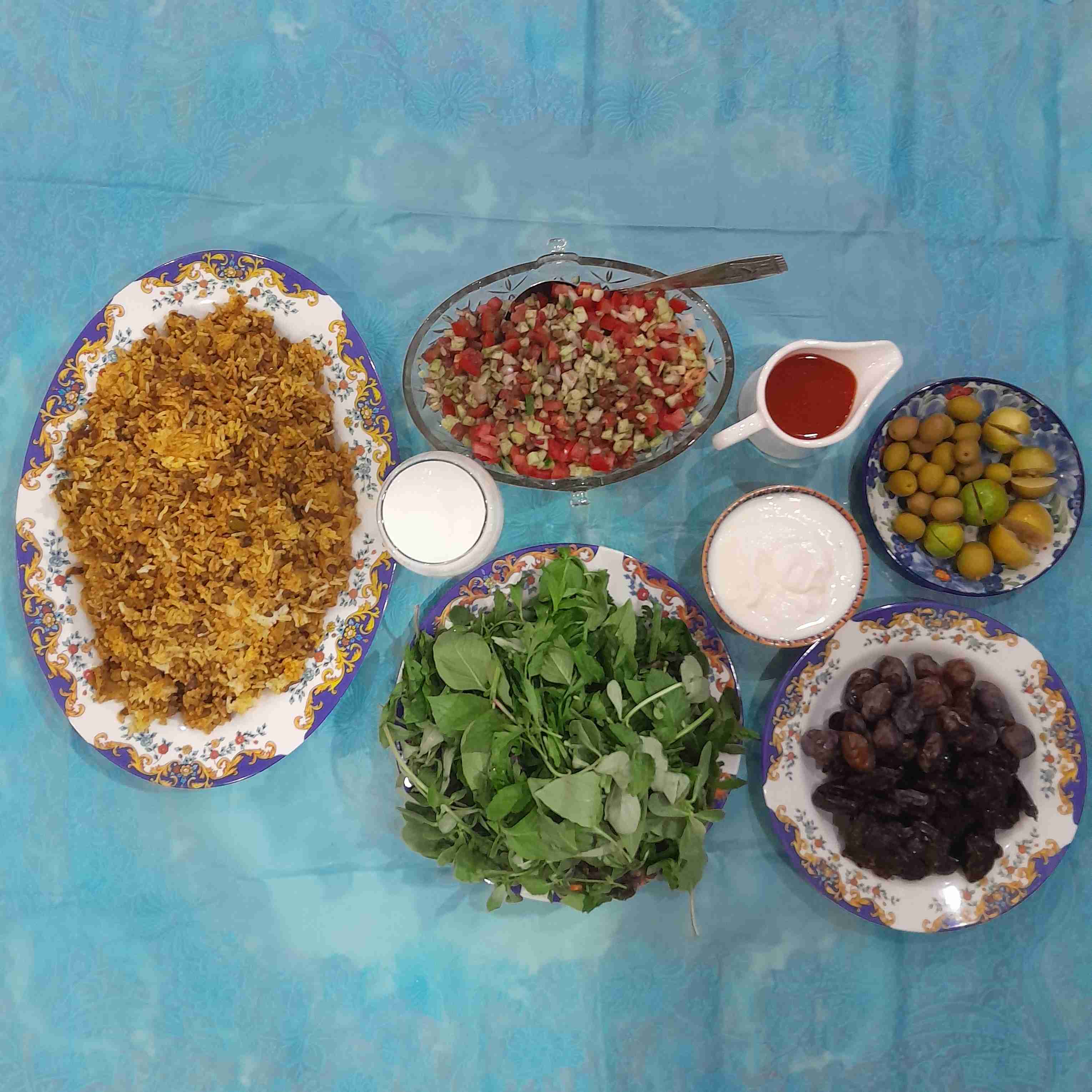 بوقت نهارخوشمزه امروزمون عدس پلوبامخلفات😋😋تقدیم نگاه عزیزان😋😋🍀🌺عجب متن نابی:مامسافران کوتاه این جهانیم آنچه ازمامیماندنه ناممان است نه نشانمان مهری است که دردل دیگری جاگذاشته...💫💫🍁🍁🍀🍀🌺دستپخت نازبانوی عزیزوبامحبت خونم💖💞🥰😘🤍🫶🫶🌺❤️💓💜🫶