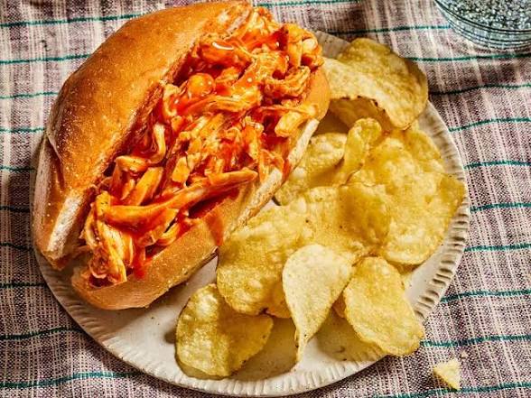 ساندویچ خوراک مرغ، یک ساندویچ تند و تیز و راحت