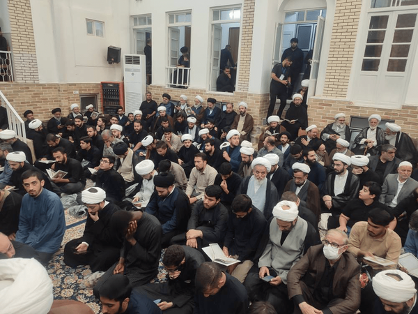 فیلم/ وداع علما و مردم با پیکر آیتالله شبیری زنجانی