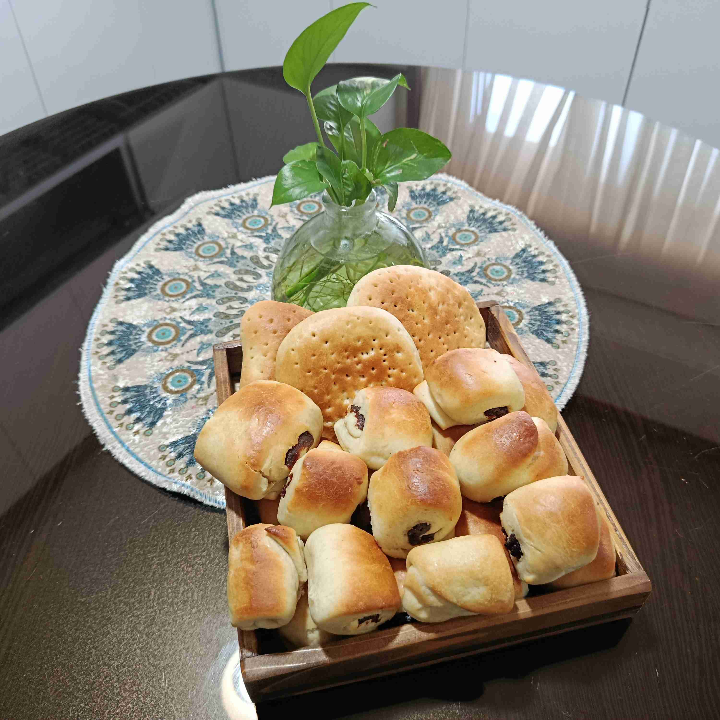 اول روز از پاییز زیبا ونون خرمایی هایی که دخترم برای اولین بار درست کردن 🍁🍂🥐🥖. انشالله پاییز زیبا خوبی برای همه ی مردم ایران باشه 💞♥️