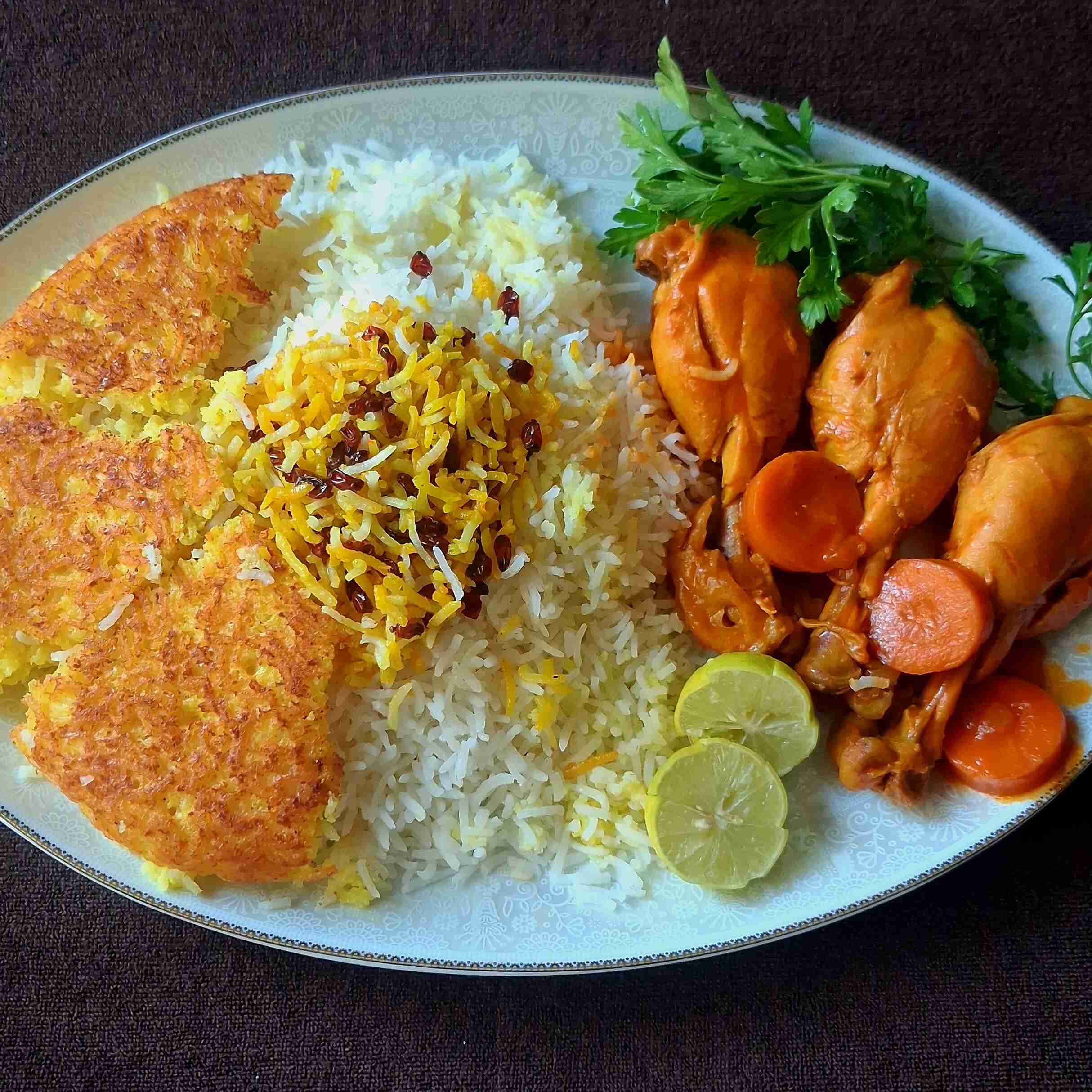 ناهار امروزمون🍚🍗 سفره هاتون پر برکت🙏