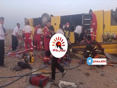 تصویری از محل واژگونی اتوبوس کرمانشاه به تهران در آزادراه همدان-ساوه