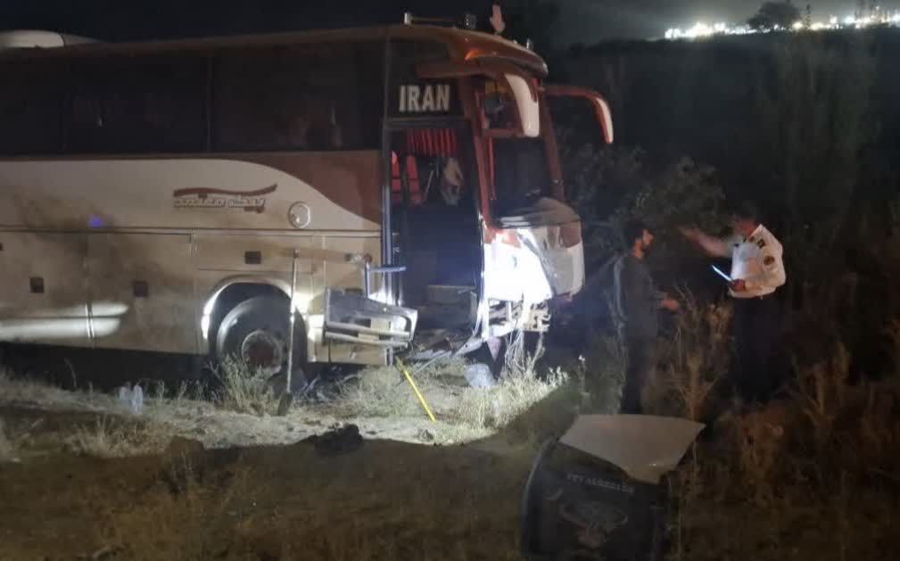 حادثه رانندگی در جاده اراک - ازنا با یک کشته و ۱۵ مصدوم