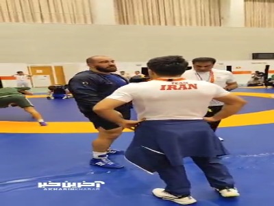 امیرحسین زارع کشتیگیر ۱۲۵ کیلوگرم در سالن گرم مسابقات