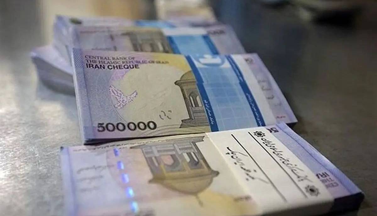 نماینده مجلس: احتمالاً ۵ الی ۱۰ میلیون تومان به حقوق کارمندان اضافه خواهد شد