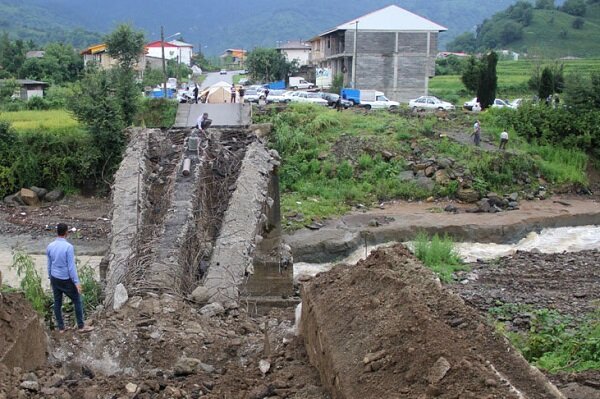 باران موجب راه افتادن سیلاب در ارتفاعات گیلان شد