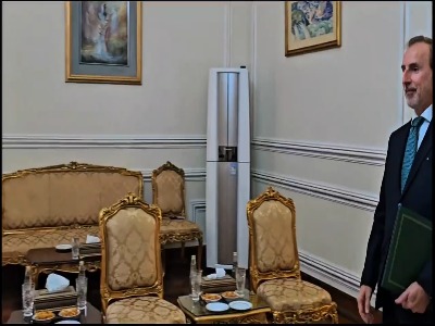 سفیر جدید پرتغال استوارنامه خود را تحویل عراقچی داد