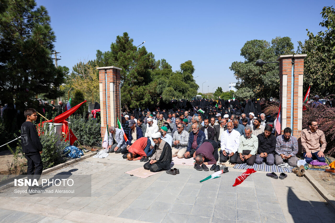 عکس/بزرگترین زنجیره انسانی «جانفدای ایران» در مشهد
