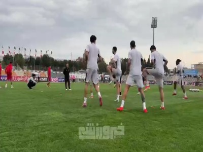 گرم کردن بازیکنان پرسپولیس پیش از دیدار مقابل نفت آبادان