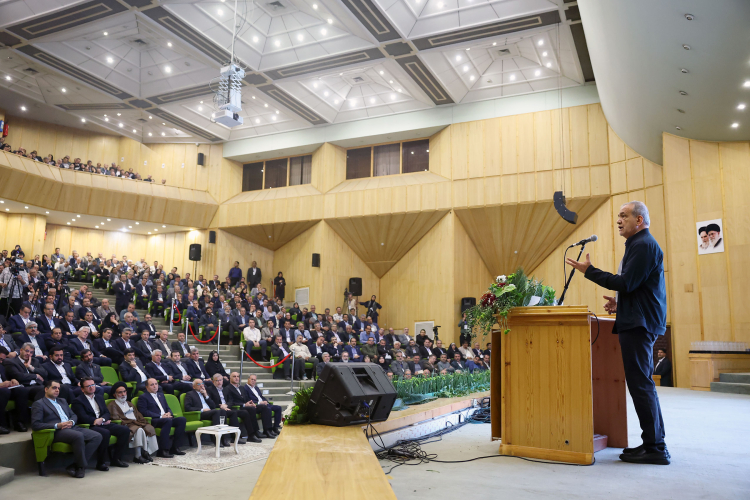 پزشکیان: قابل&zwnj;قبول نیست از دیگران عقب بمانیم