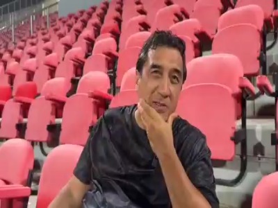 گلایه خداداد عزیزی از تاج درپی سفر 18 ساعته به عمان