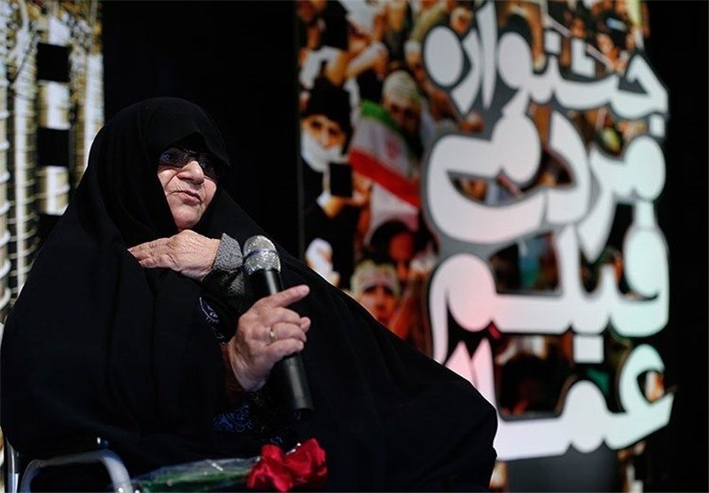 دستهایی که برای رزمندگان شال میبافتند، دیگر نمیبافند!