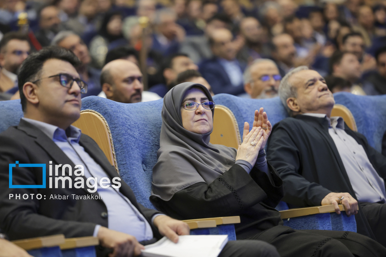 عکس/مراسم گرامیداشت روز پرستار با حضور رئیس جمهور