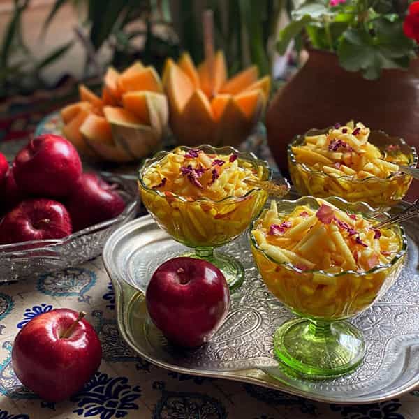 فالوده تگری با سیب خیلی میچسبه